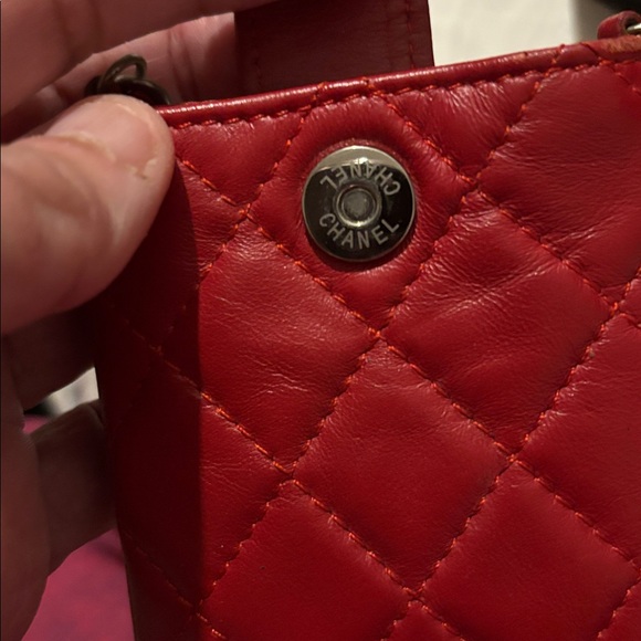 CHANEL Red Quilted Leather Pouch - Picture 4 of 9